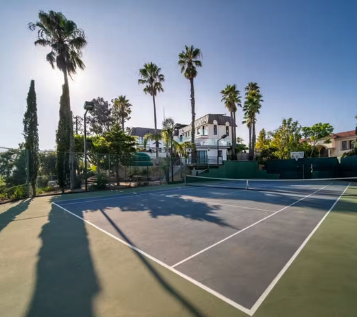 10 reasons why pickleball players should consider renting a private court