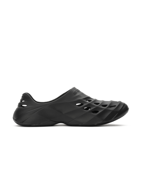 Lightweight black Selkirk Sport Renew Pickleball Recovery Shoe designed for comfort and recovery.