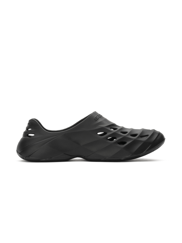 Lightweight black Selkirk Sport Renew Pickleball Recovery Shoe designed for comfort and recovery.