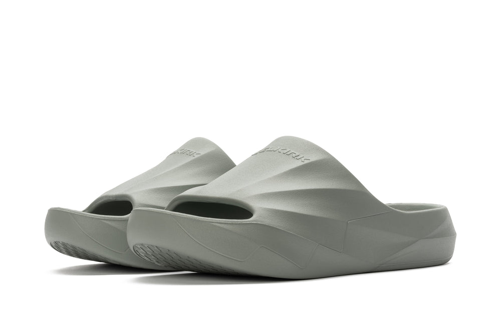 Selkirk pickleball slides shoes in grey.