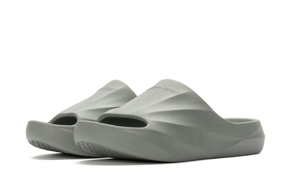 Selkirk pickleball slides shoes in grey.
